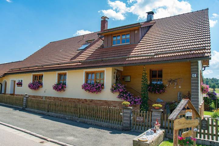 Ferienwohnung für 2 Personen, mit Balkon/Terrasse und Balkon sowie Garten in Waldmünchen