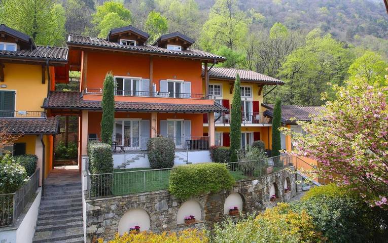 B&b per 2 persone, con Balcone e Terrazza nonché Giardino e Vista lago a Comune di Cannobio