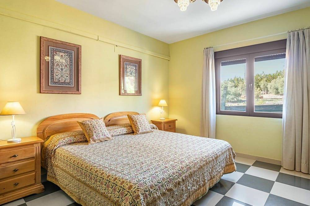 Casa de vacaciones privada con piscina privada, Wifi, bañera de hidromasaje, A/C, Tv, patio in Baena , Provincia de Córdoba