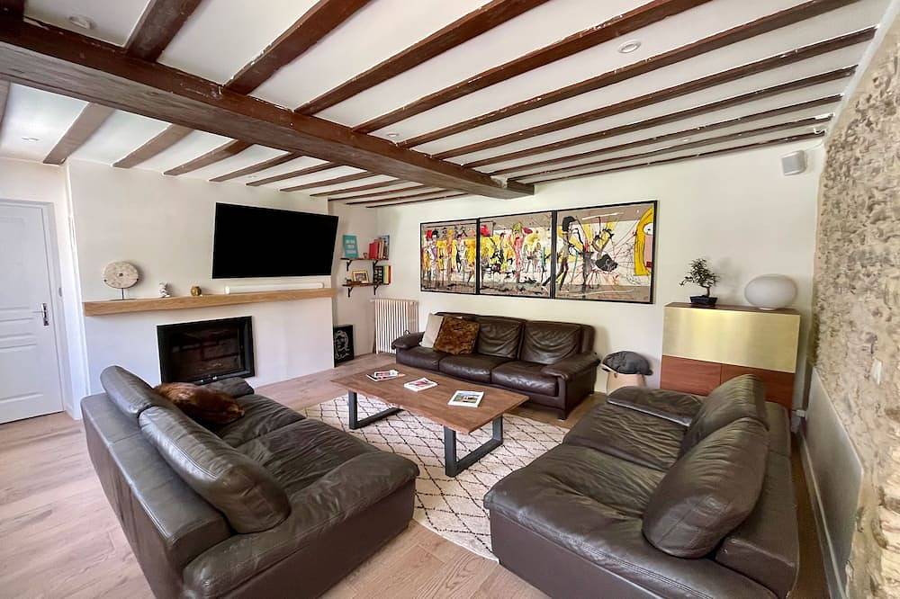 Longère en pierre rénovée dans un style chic et champêtre avec piscine et hammam in Cravent, Yvelines