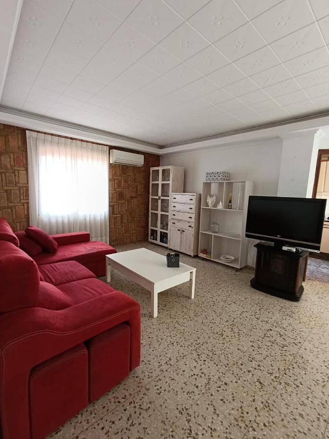 Apartamento para 6 personas, con balcón y vistas en Alborache