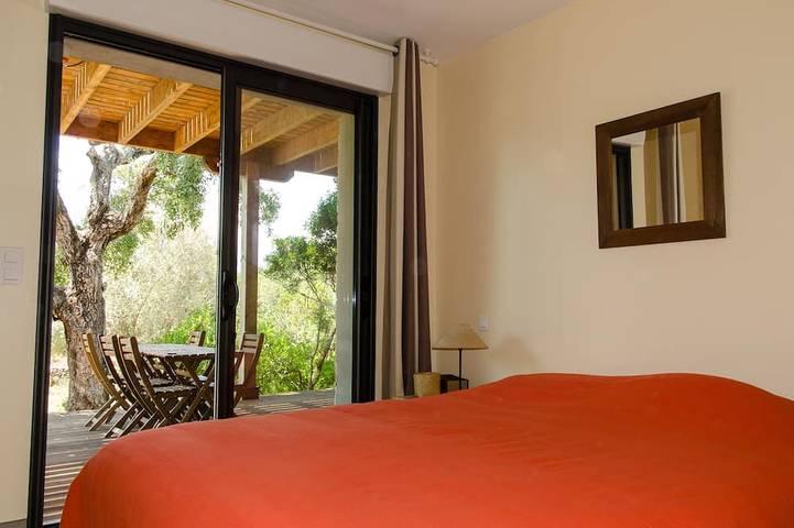 Location de vacances pour 4 personnes, avec jacuzzi ainsi que jardin et terrasse dans Plage de Pinarello - 4