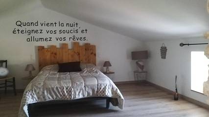 Chambre d’hôte pour 6 personnes, avec vue et jardin à Saint-Jean-de-Sauves