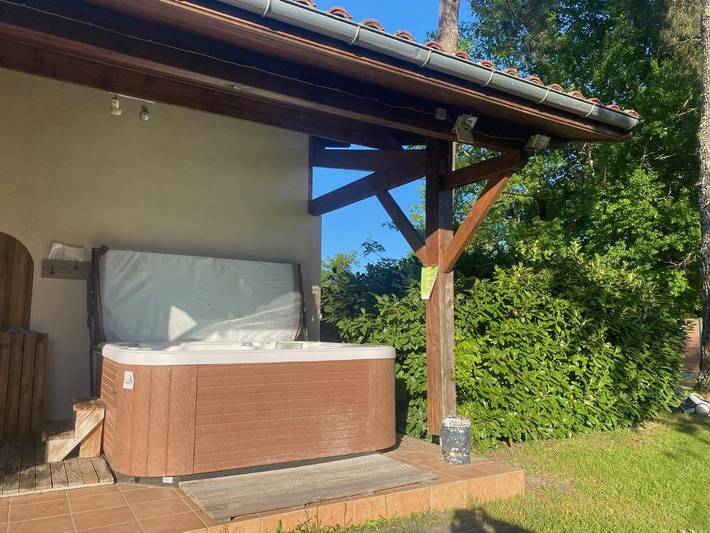 Location de vacances pour 6 personnes, avec jardin ainsi que vue et piscine, animaux acceptés à Saint-Morillon - 2