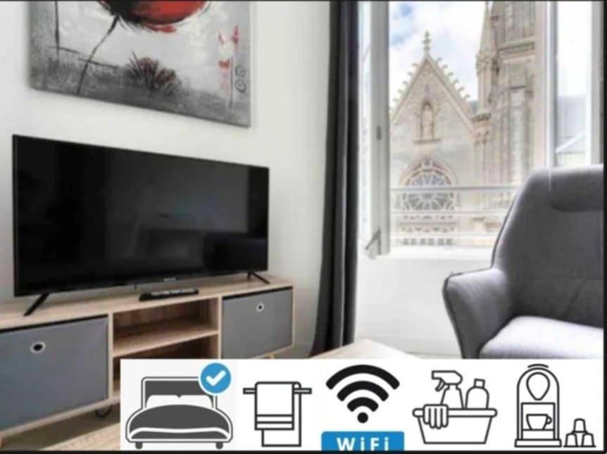 Appartement entier, One-Bedroom Apartment with City View in Douvres-la-Délivrande, Région de Caen
