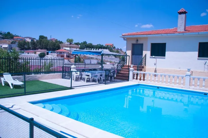 Casa de vacaciones para 3 personas, con piscina y jardín, Se admiten mascotas - 1