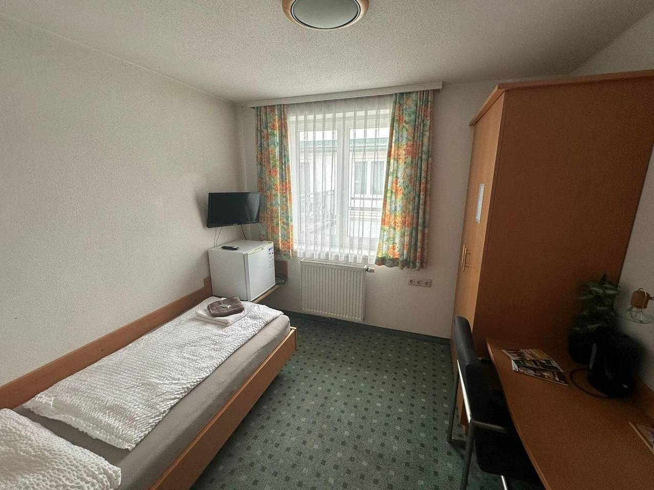 Mariazellerhof Room 202 in St. Pölten, Mostviertel Region