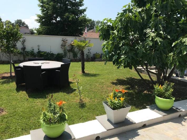 Gîte pour 2 personnes, avec vue et jardin dans Aéroport Lyon Saint-Exupéry - 3