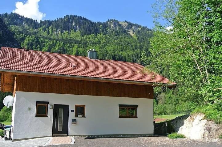 Ferienhaus für 6 Personen, mit Balkon und Sauna sowie Garten, mit Haustier in Oberammergau