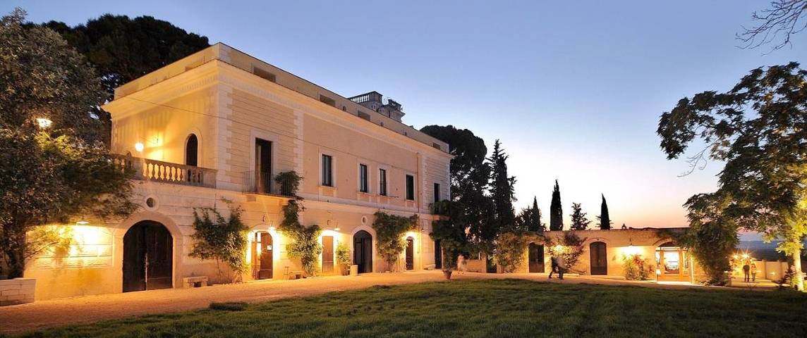B&b per 3 persone, con Terrazza e Giardino nonché Piscina e Panorama a Canosa di Puglia