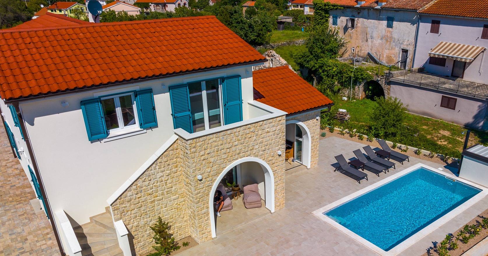 Villa Malina with heated pool in Malinska-Dubašnica, Krk