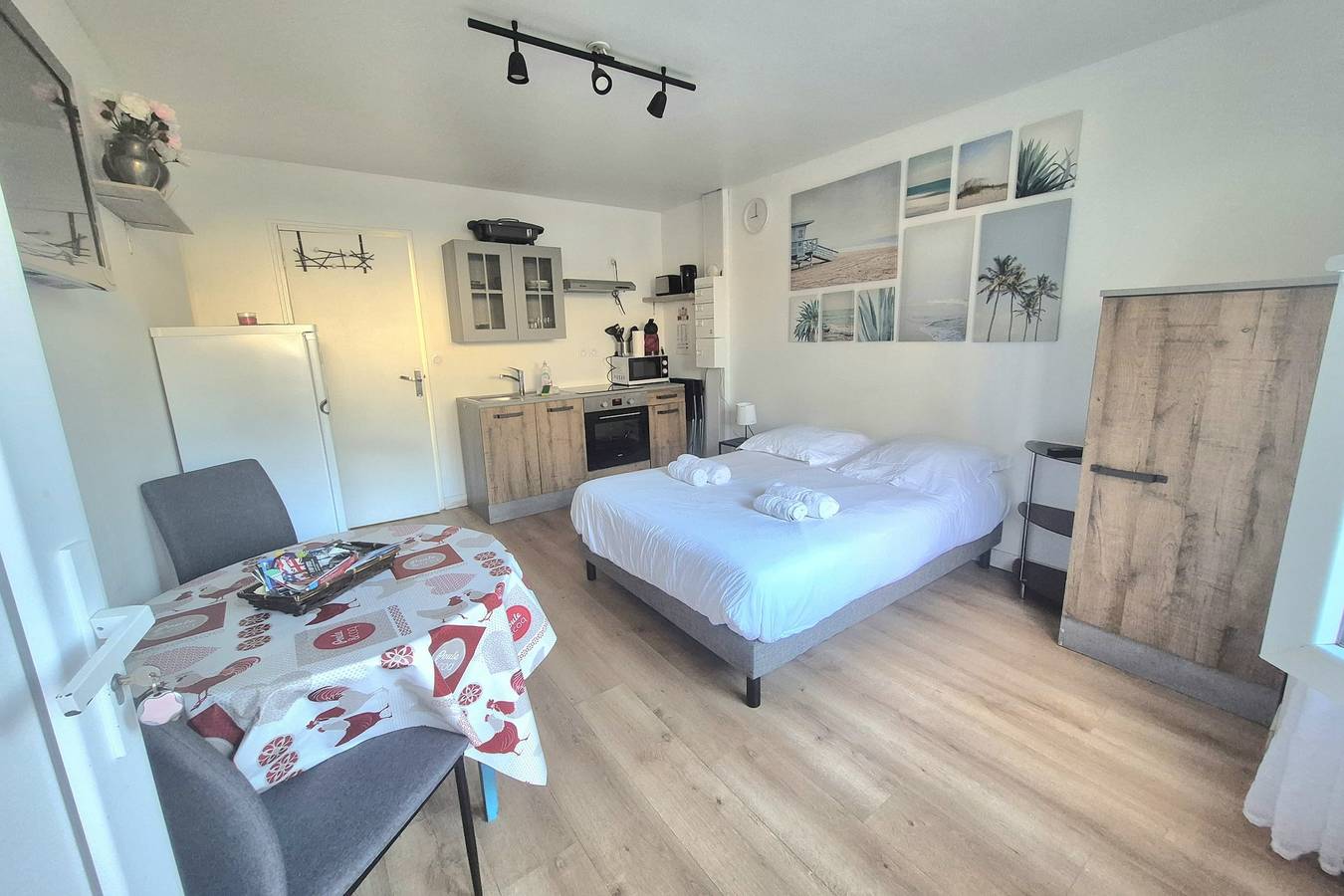 Ganzes Studio, Studio with terrace and barbecue, close to the sea in Saint-Benoît-de-l'Aure, Bayeux und Umgebung