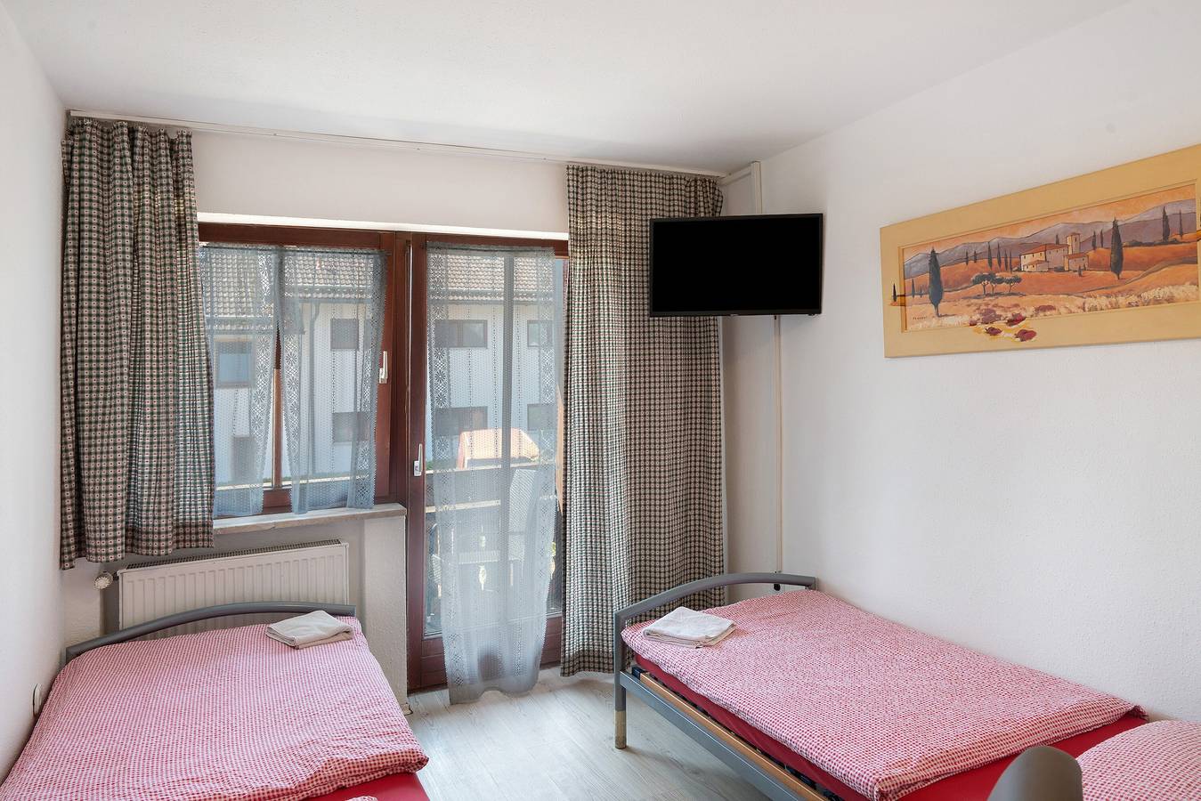 Knödelhof 'Zimmer 3', 2-Bett-Zimmer mit gemeinsamer Terrasse, Balkon und Wlan in Putzbrunn, Oberbayern