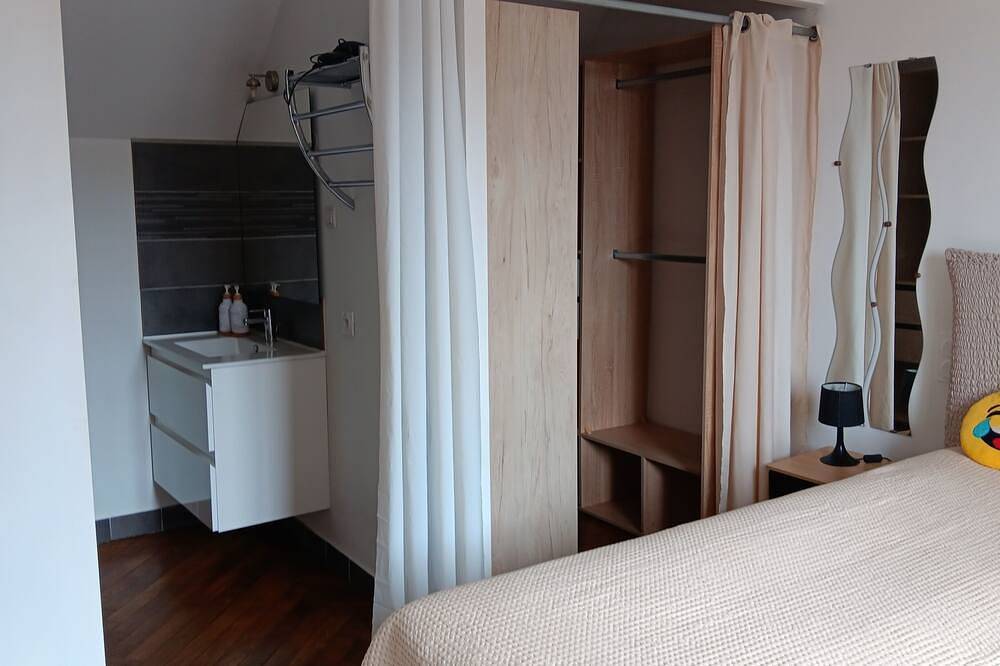 Appartement entier, Un appartement rénové meublé classé 2 étoiles pour  4 personnes in Guilvinec, Région de Quimper