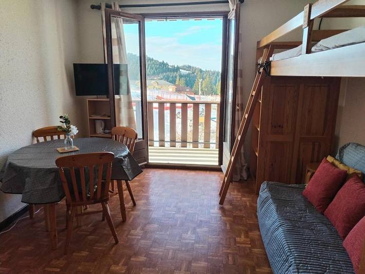 Gîte pour 4 personnes, avec vue ainsi que piscine et balcon dans Chabanon Selonnet - 3