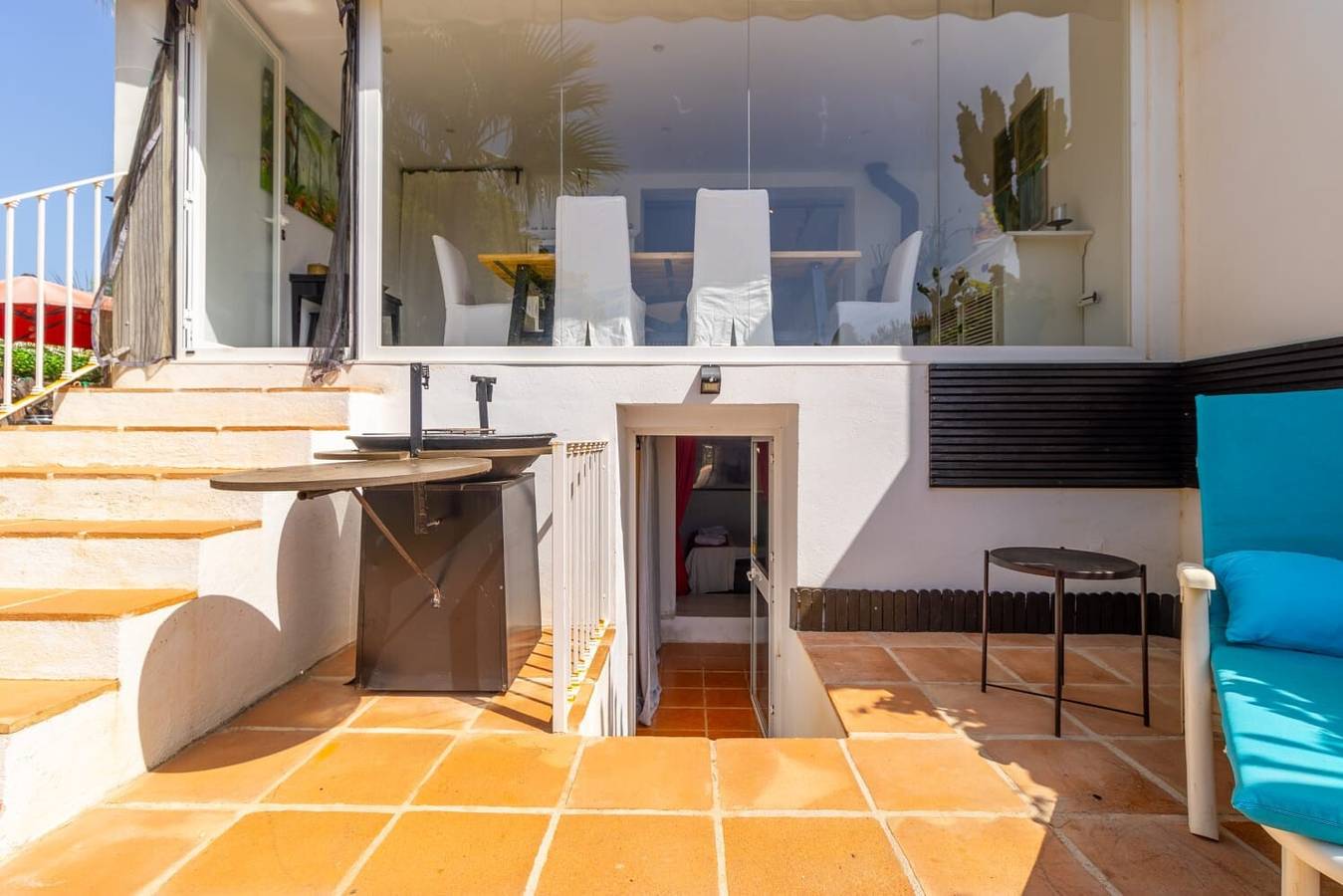 Villa 'Bahia Dorada' 50 m to the Beach with Sea View, Wi-Fi and Air Conditioning in Bahía Dorada, Estepona