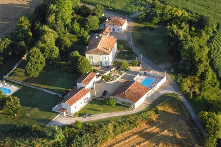 Maison de vacances pour 30 personnes, avec jardin ainsi que balcon et piscine