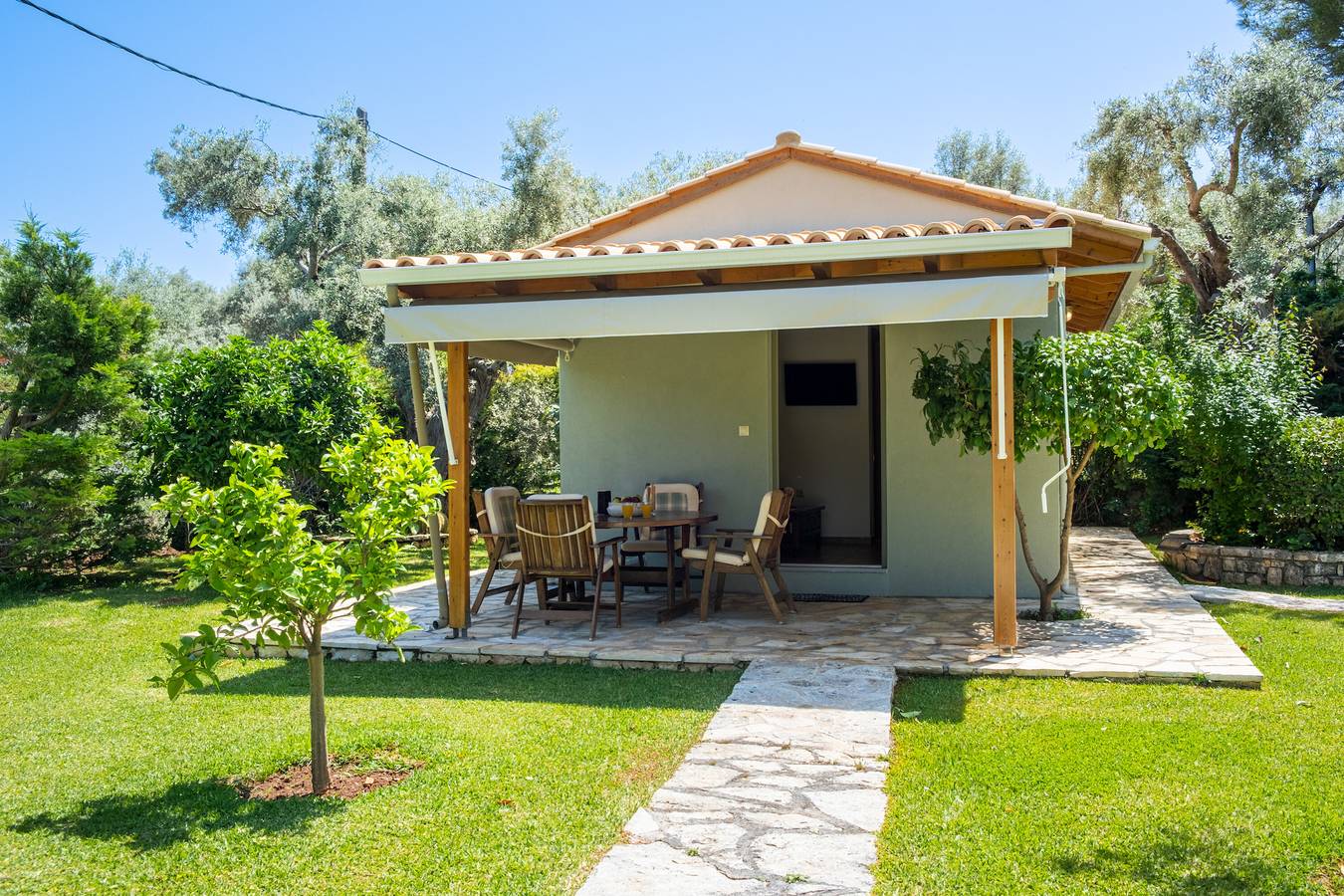 Apartamento inteiro, Apartamento 'Polys Villa Lefkada 2' com Vista de Montanha, Wi-Fi e Ar Condicionado in Apolpena, Lêucade Cidade