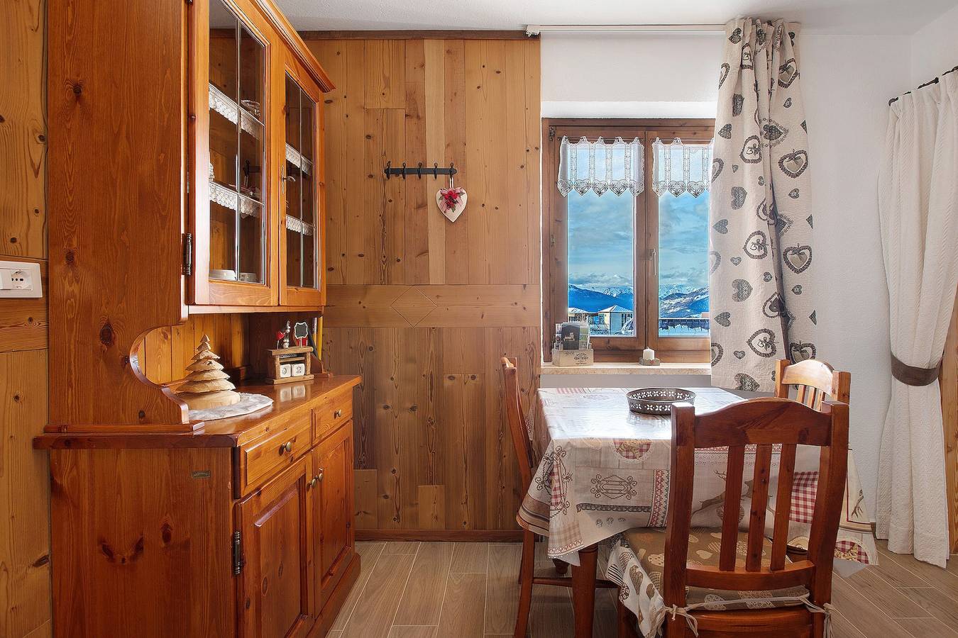 Geheel appartement, Appartement 'Vacanze' met Uitzicht op de Bergen, Balkon en Wi-Fi in Plan Praz (Gressan), Comune di Gressan