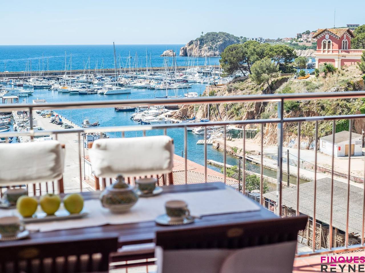 Entire holiday apartment, Apartment with sea views in the port of Sant Feliu de Guíxols R-C23043 in Sant Feliu de Guíxols, Costa Brava