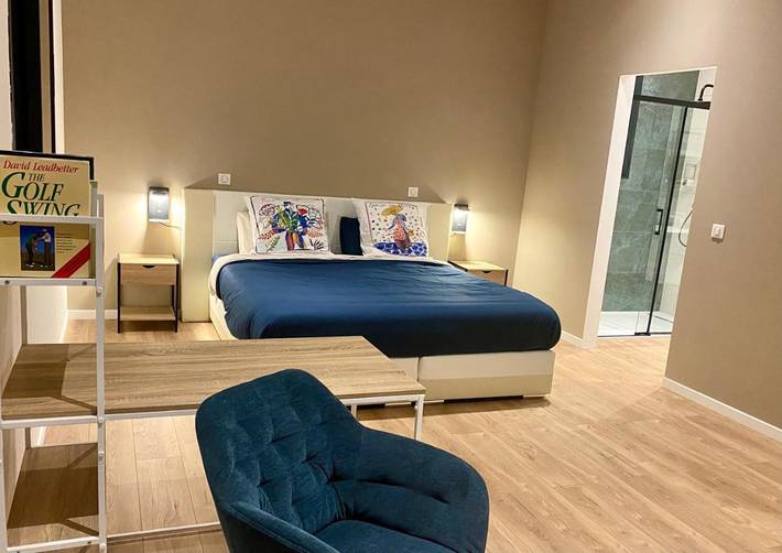 Chambre d’hôte pour 4 personnes, avec vue ainsi que jardin et piscine à Cagnes-sur-Mer - 2