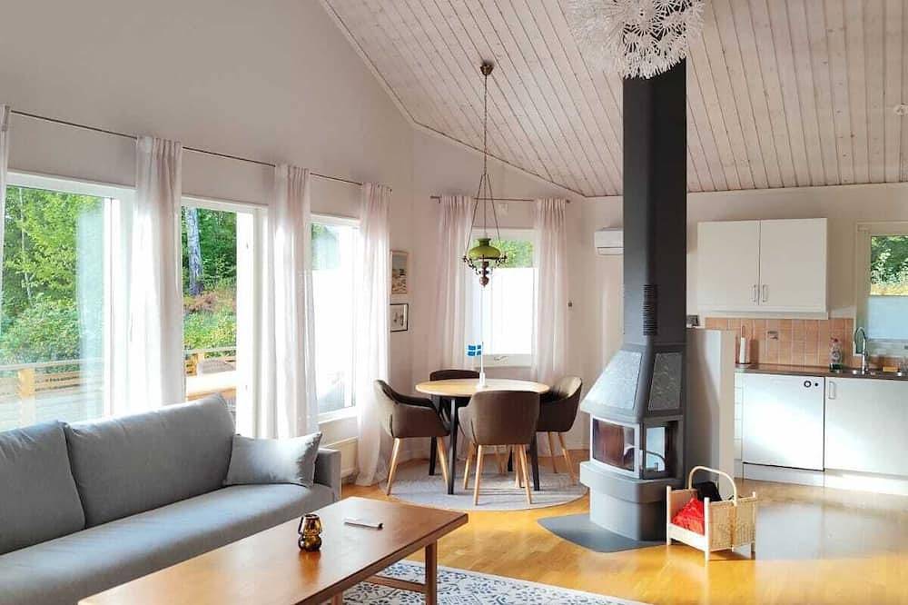 Stylish Lakehouse retreat with views over Djulö in Katrineholm, Södermanland