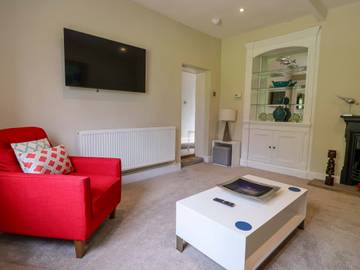 Log Cabin for 4 People in Cheshire, North West England, Photo 4