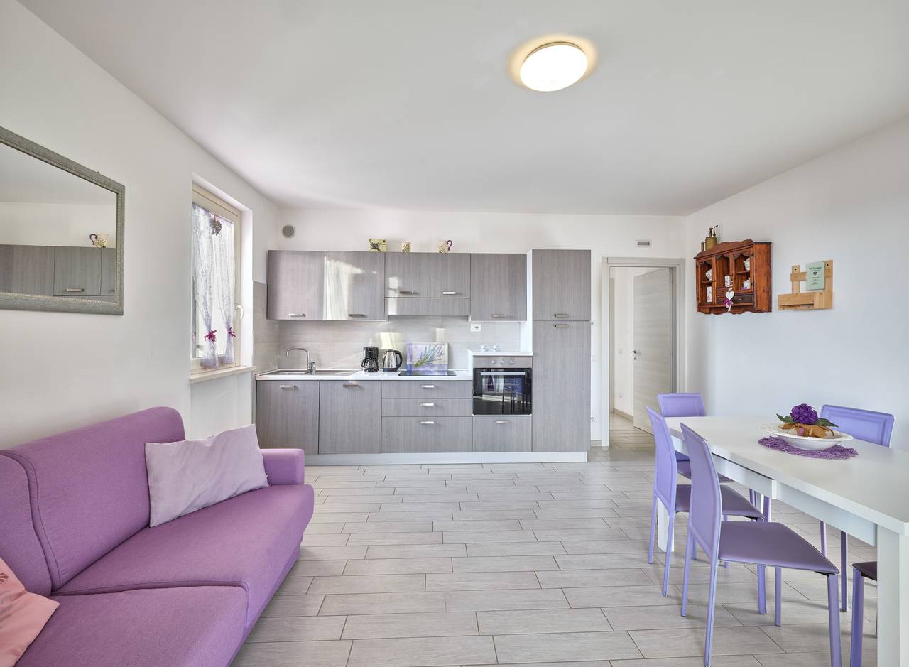 Appartamento intero, Residenza Pastrengo - app. Lillà con piscina e terrazza in Pastrengo, Prealpi Gardesane