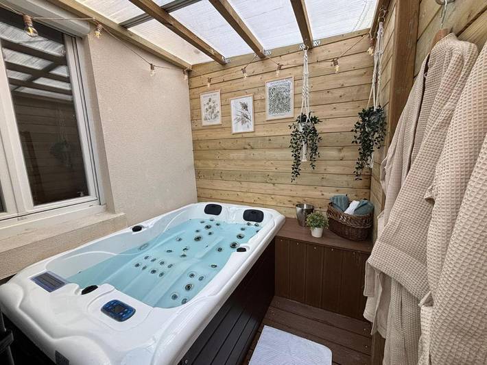 Maison de vacances pour 6 personnes, avec jardin et jacuzzi