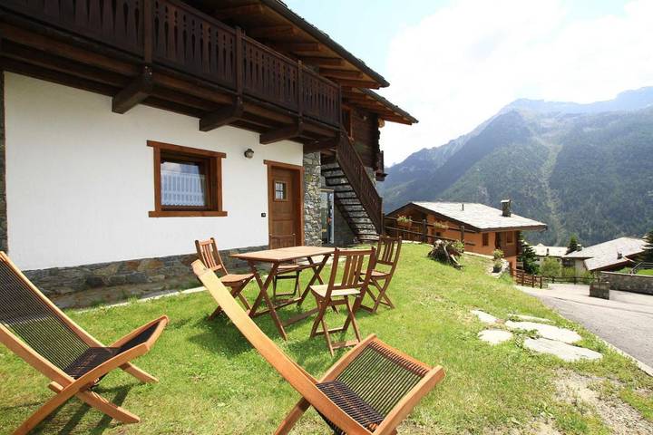 Location de vacances pour 3 personnes, avec Balcon et Terrasse ainsi que Jardin et Vue à Ayas - 3