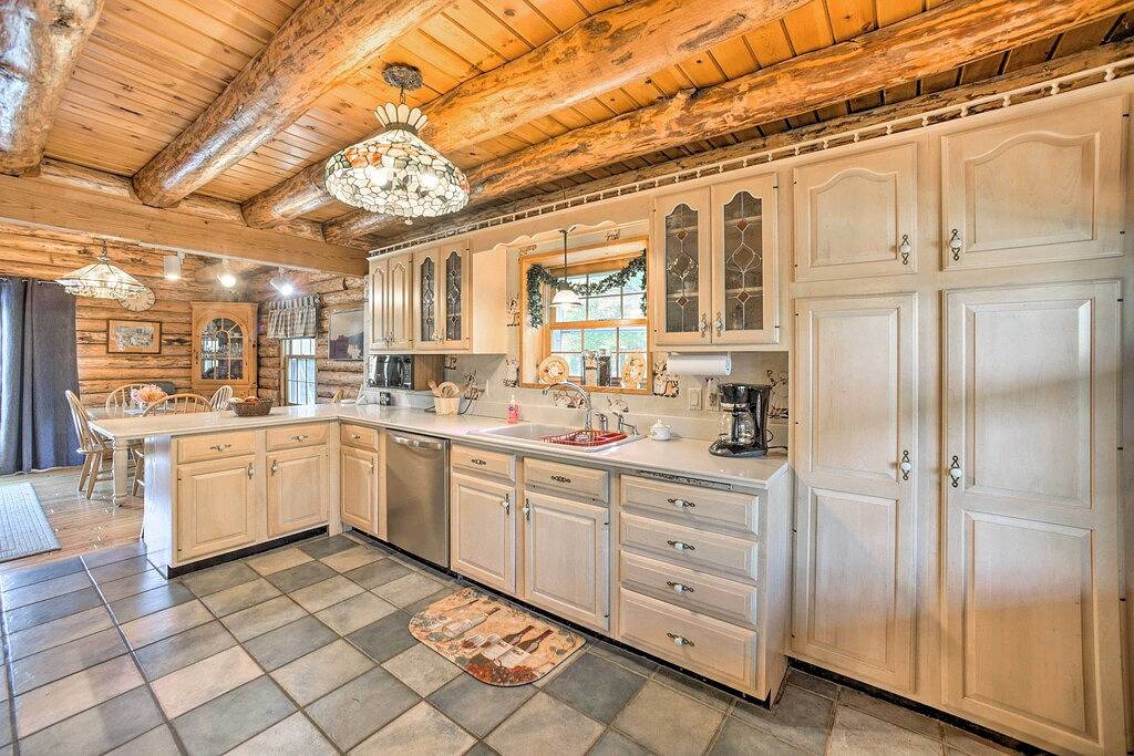 Pet-Friendly New York Cabin w/ Hot Tub & Game Room in Catskill Mountains