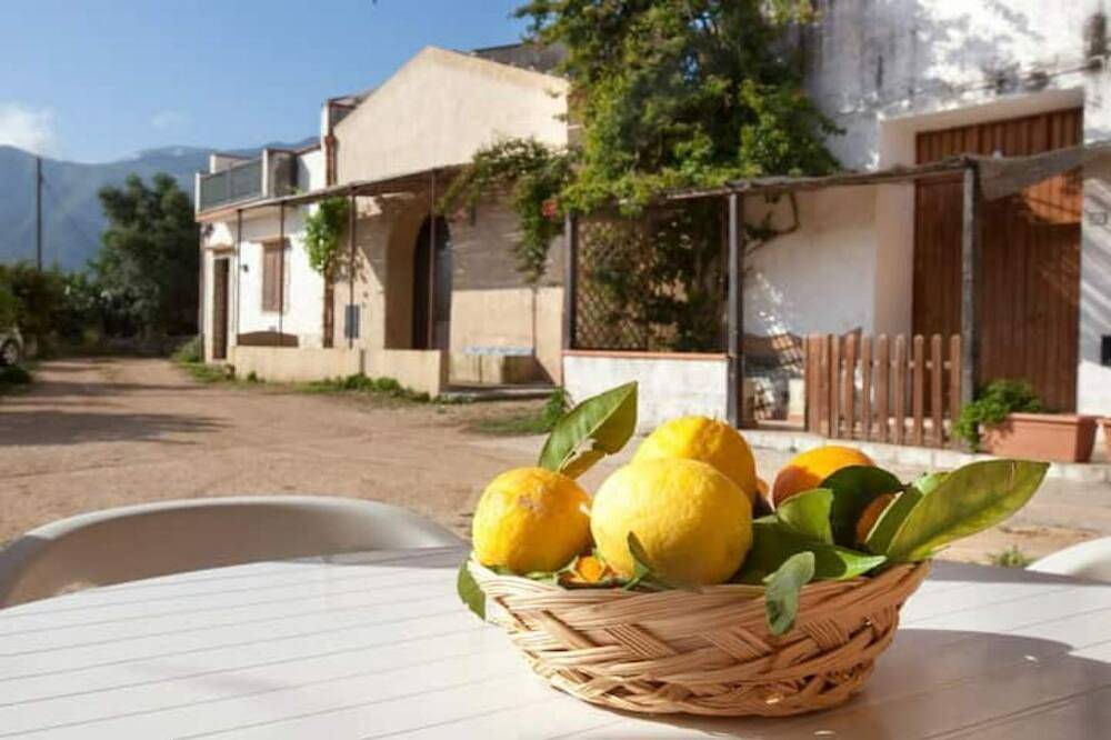 Casa vacanza a Vallo di Mazara a partire da 79€ a notte
