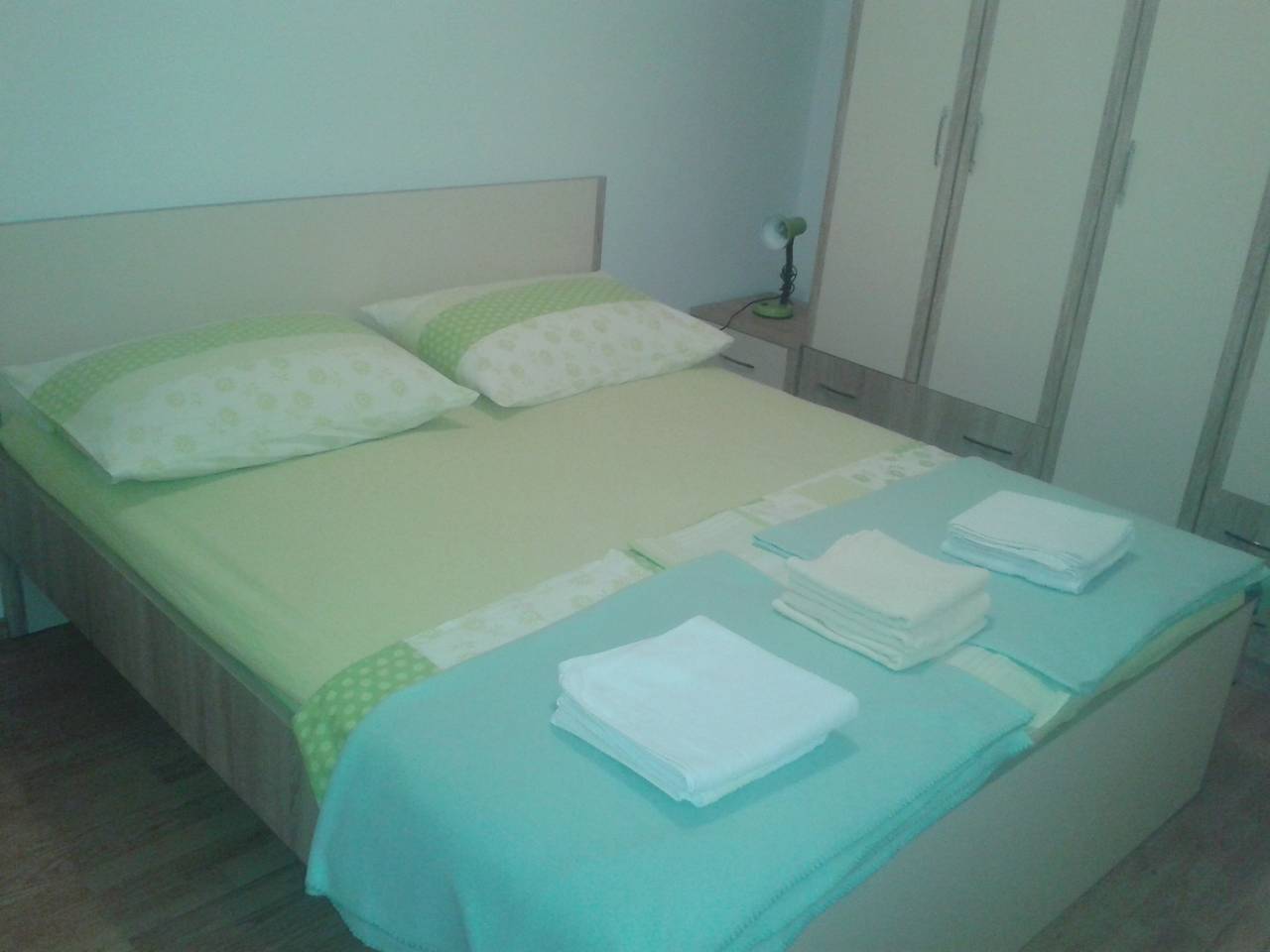 Ganze Wohnung, 1-Zimmer-Ferienwohnung am Strand Pisak, Omis -e in Pisak, Omis-Riviera