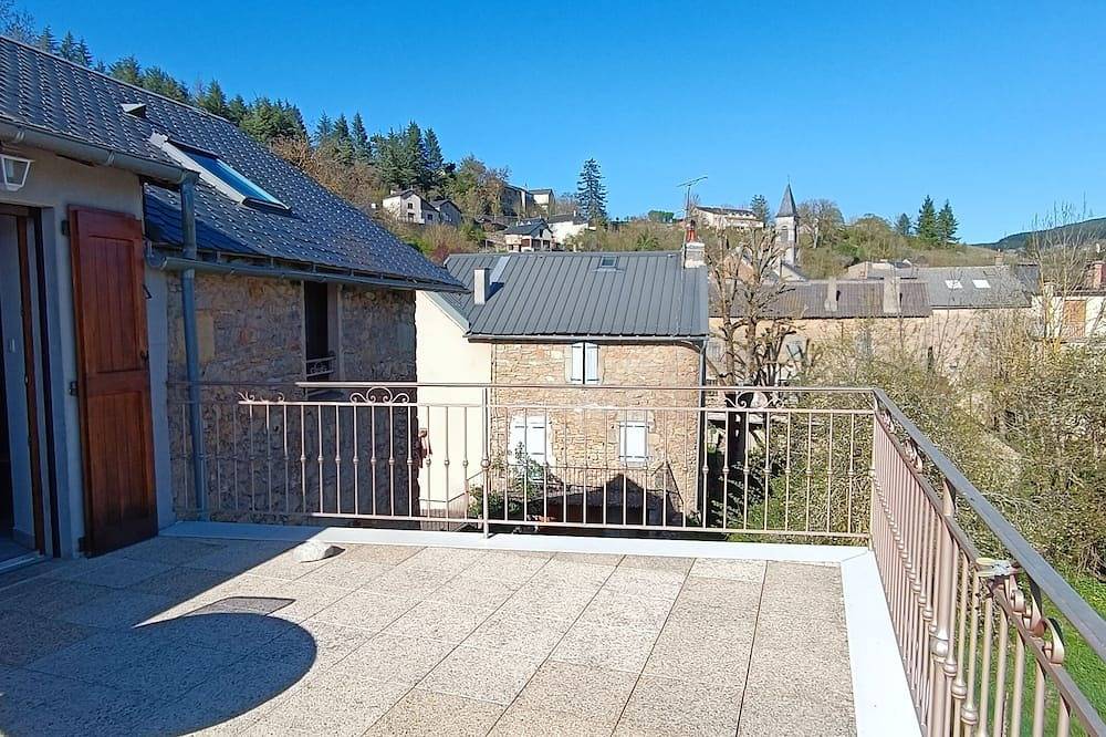 Apartamento entero, Appartement , Dans une Ancienne Maison de Village Rénovée, Avec une Terrasse in Lanuéjols, Cevenas
