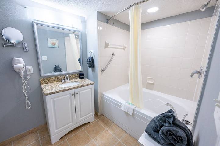 Vacation rental for 8 people, with pool and yard as well as hot tub and sauna in North Myrtle Beach