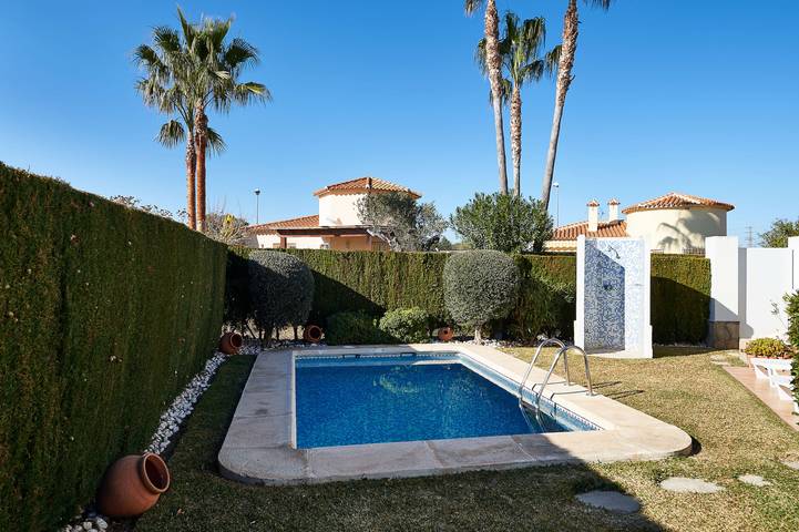 Casa rural para 4 personas, con terraza y jardín en Oliva - 2