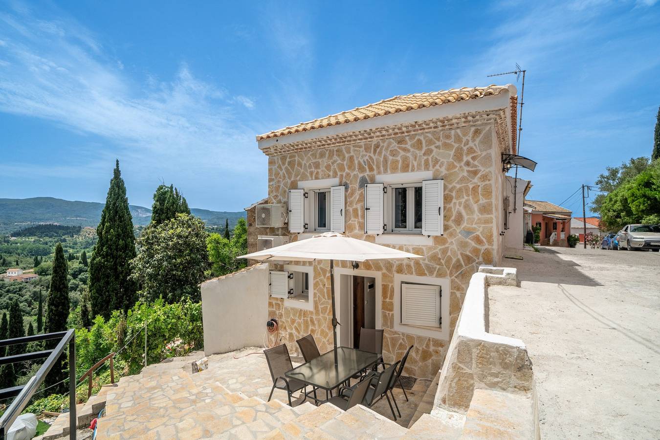 Appartement entier, Appartement "Villa Nicolas" avec vue sur les montagnes, Wi-Fi et climatisation in Corfou