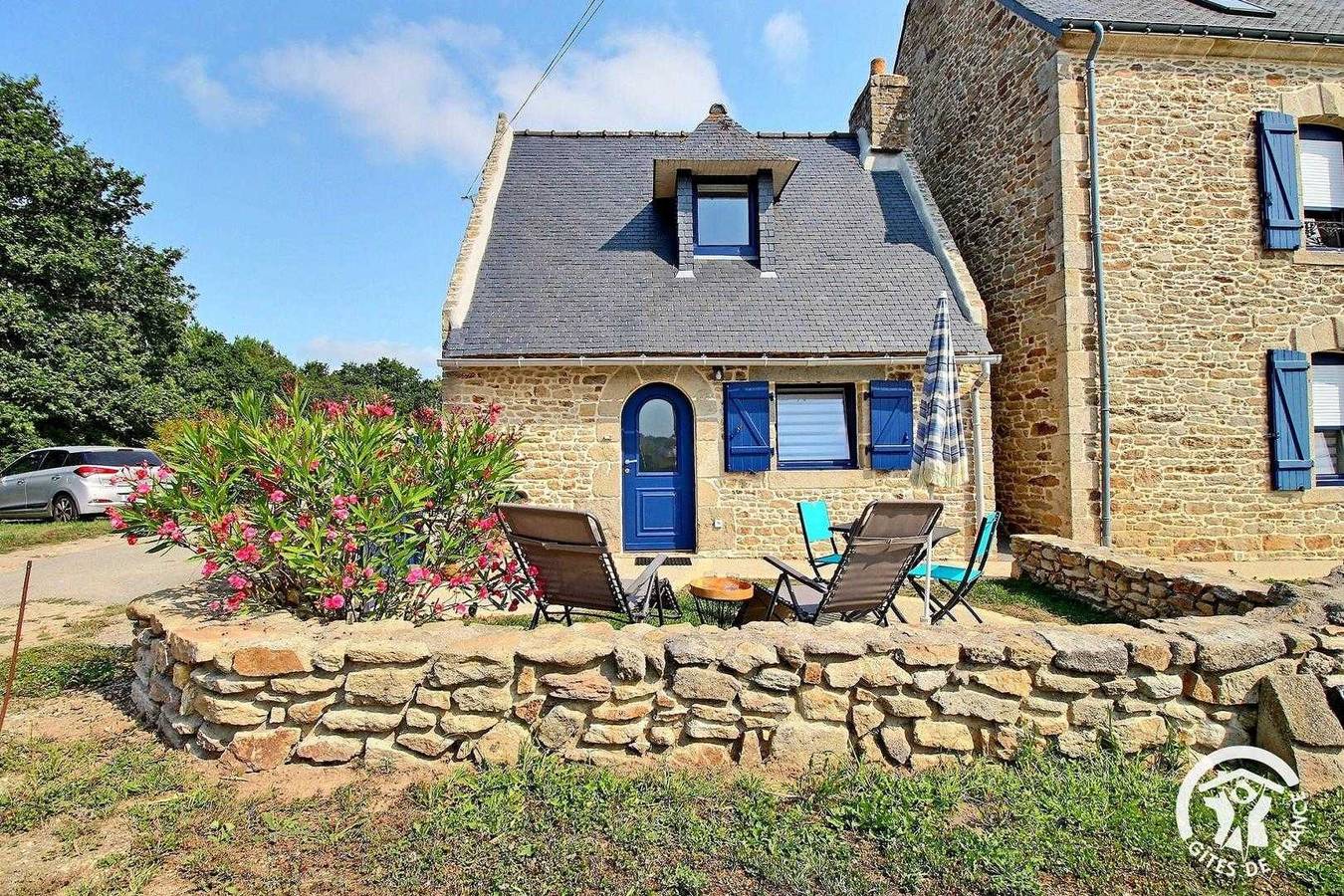 Des hirondelles in Merlevenez, Côte des Mégalithes