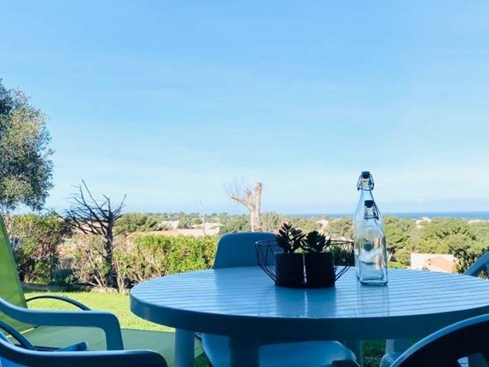 Gîte pour 4 personnes, avec terrasse dans Gare du Club Med Cocody