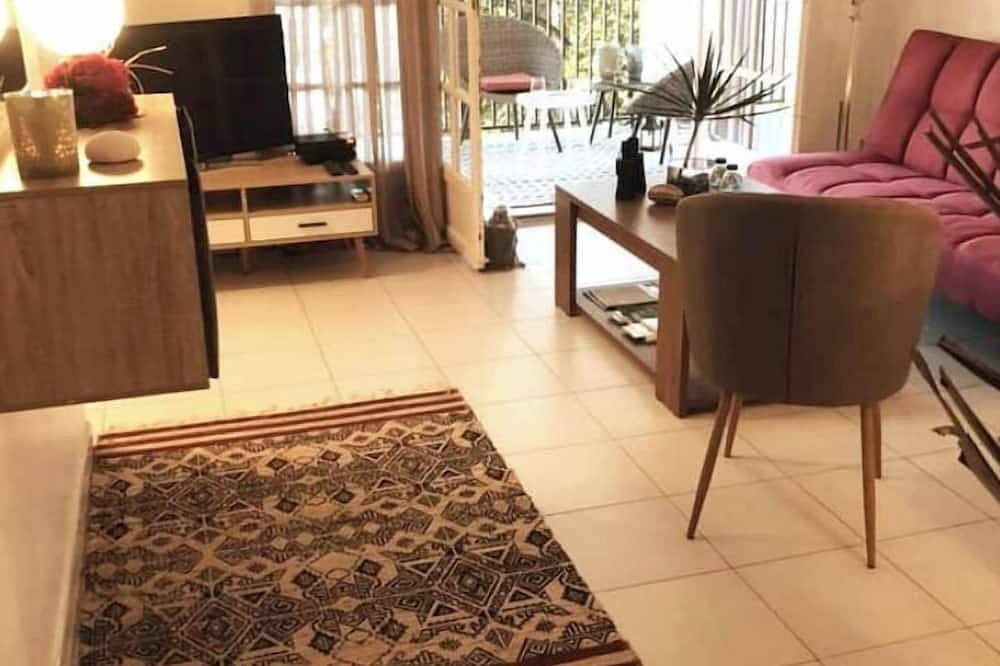 Apartamento entero, Cosy accommodation with sea view, private beach and pool access in Schoelcher, Martinica