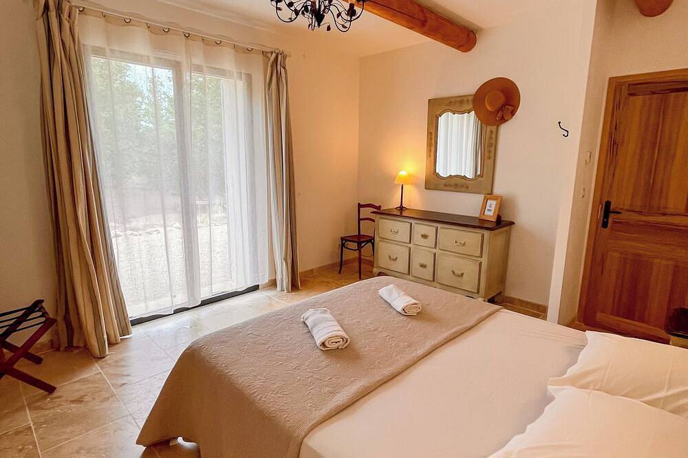 New: Beautiful stone house with pool and idyllic view in Rustrel, Parque natural regional del Luberon