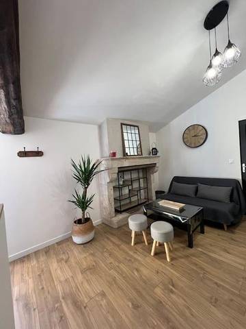 Location de vacances pour 6 personnes, avec vue ainsi que jardin et terrasse à Coulon