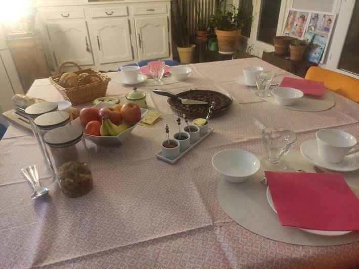 Maison d’hôte pour 5 personnes, avec vue ainsi que jardin et piscine, adapté aux familles à Givry - 4