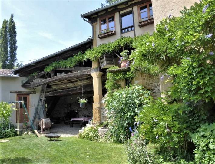 Gîte pour 8 personnes, avec Terrasse et Jardin à Saint-Julien-sur-Bibost