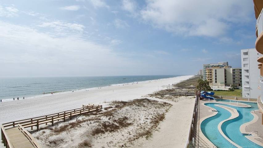 Vacation rental for 12 people, with balcony and pool as well as hot tub by Orange Beach