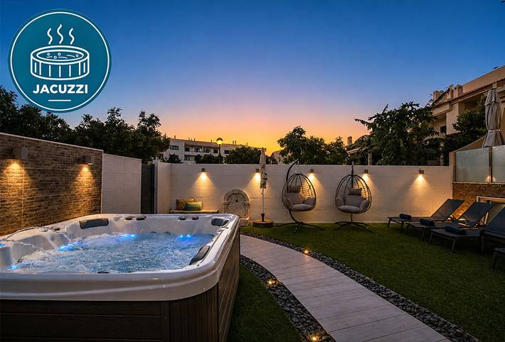 Villa for 18 people, with Balcony and Terrace as well as Garden in Albufeira