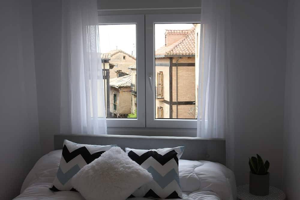 Entire apartment, Apartamentos La Herradura Balcon in Haro, Rioja