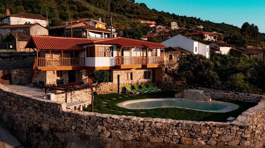 Apartamento de férias para 6 pessoas, com jardim e vista e ainda piscina em Chaves