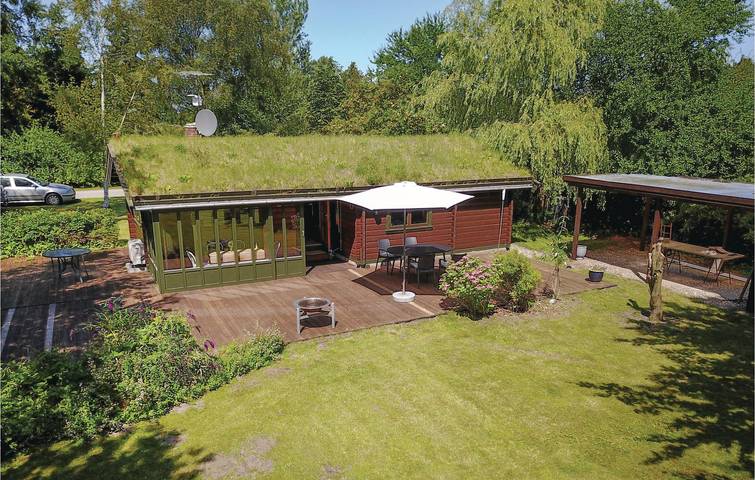 Ferieudlejning for 4 personer, med Terrasse og Have i Hasmark