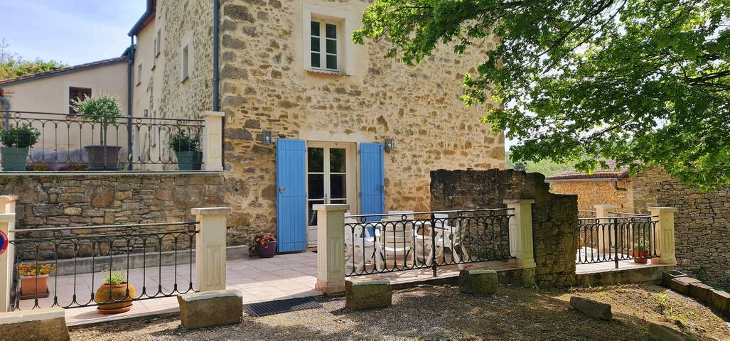 Gîte pour 6 personnes, avec Terrasse ainsi que Jardin et Piscine